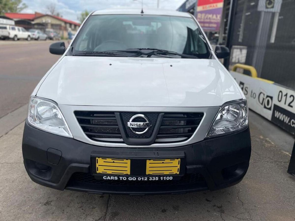 2023 Nissan NP200 1.6 A/C Safety Pack