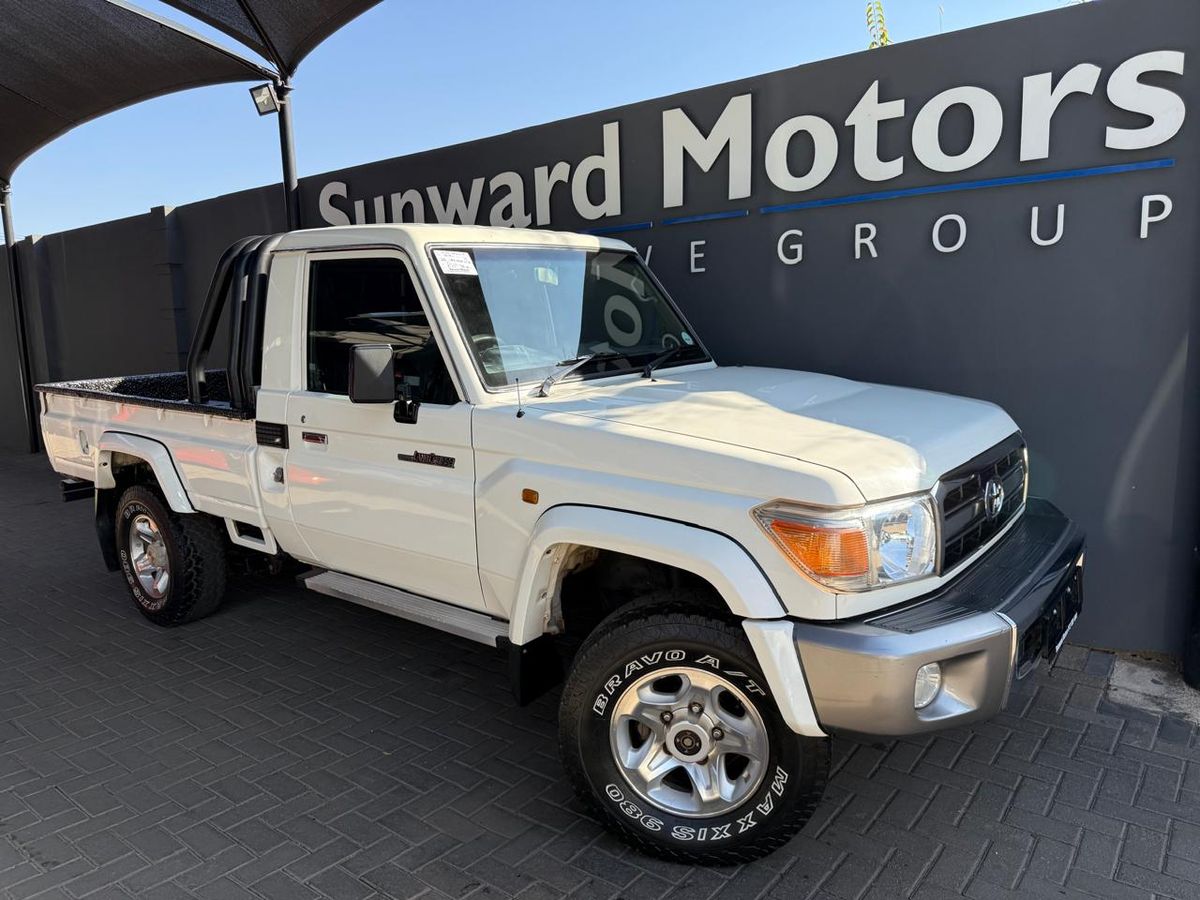 2015 Toyota Land Cruiser 79 4.0 Single-Cab