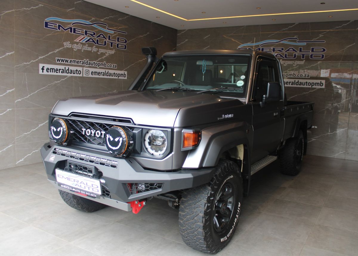 2026 Toyota Land Cruiser 76 4.5L V8 LX