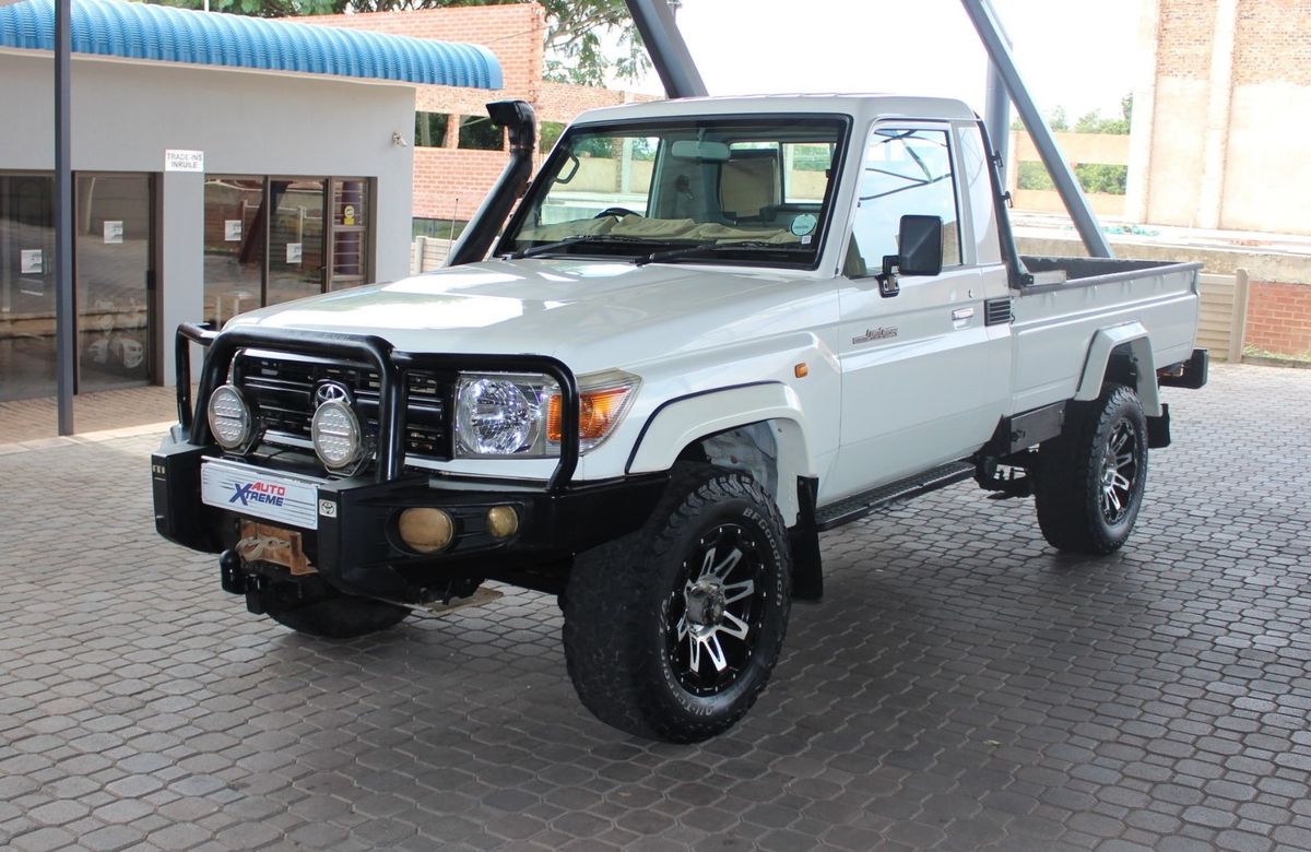 2012 Toyota Land Cruiser 79 4.0 Single-Cab