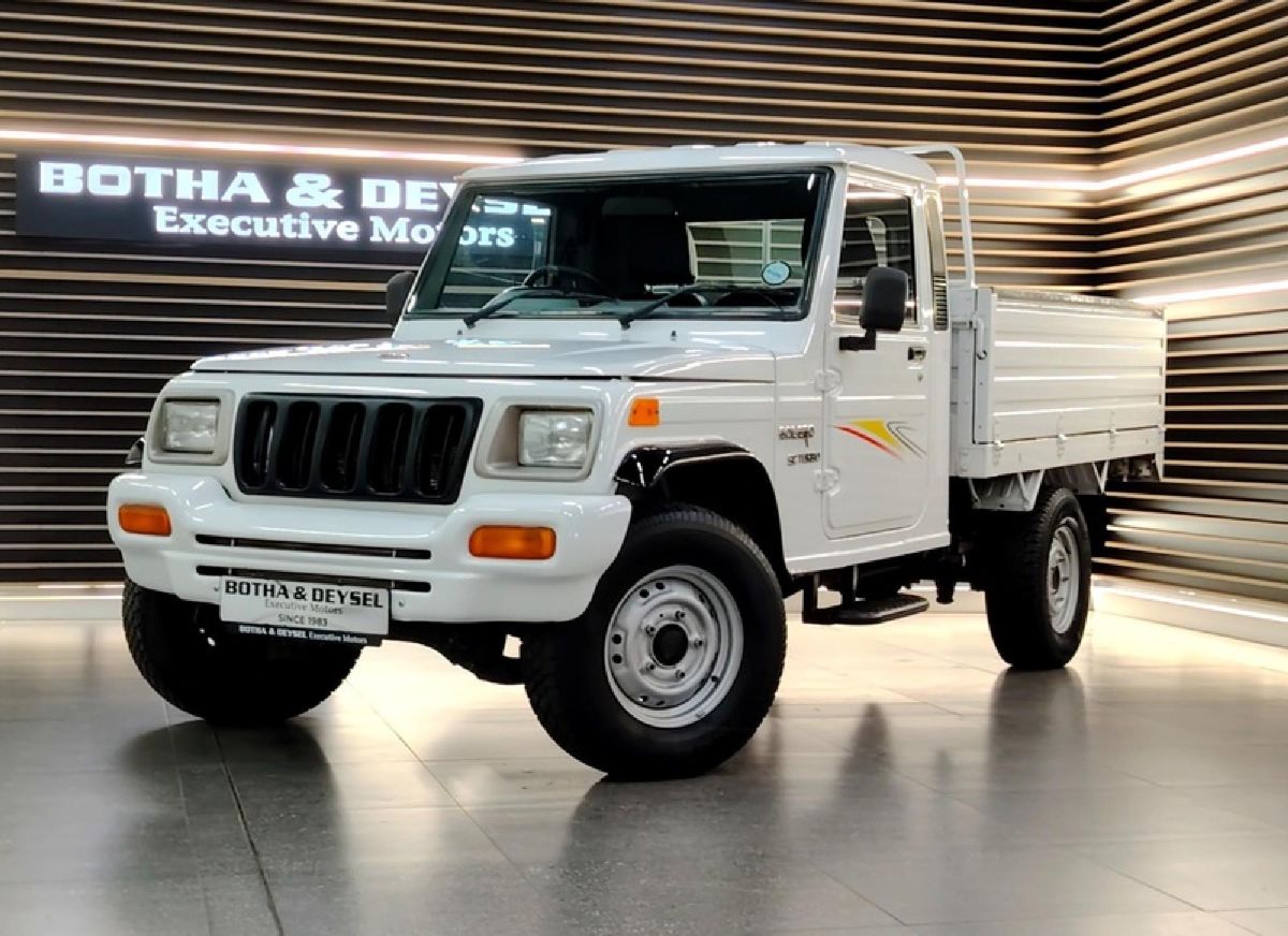 2022 Mahindra Bolero NEF Dropside