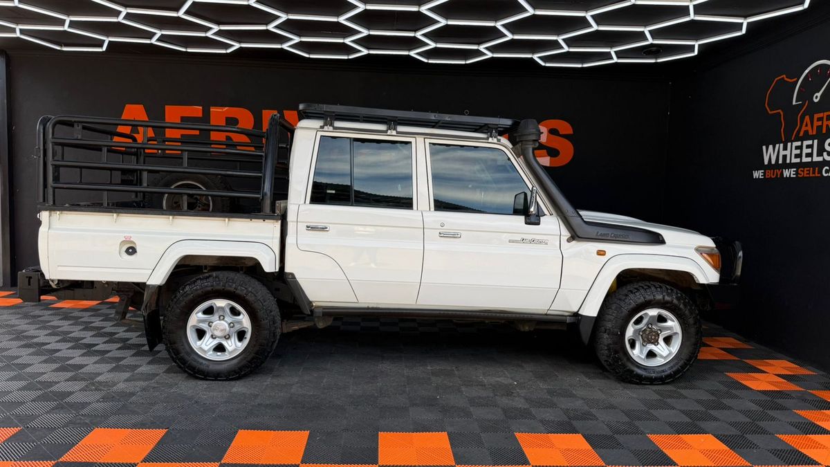 2016 Toyota Land Cruiser 79 D-4D LX V8