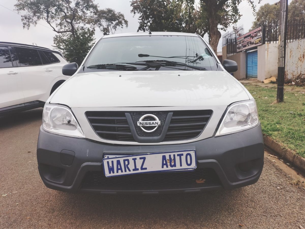 2019 Nissan NP200 1.6 A/C Safety Pack