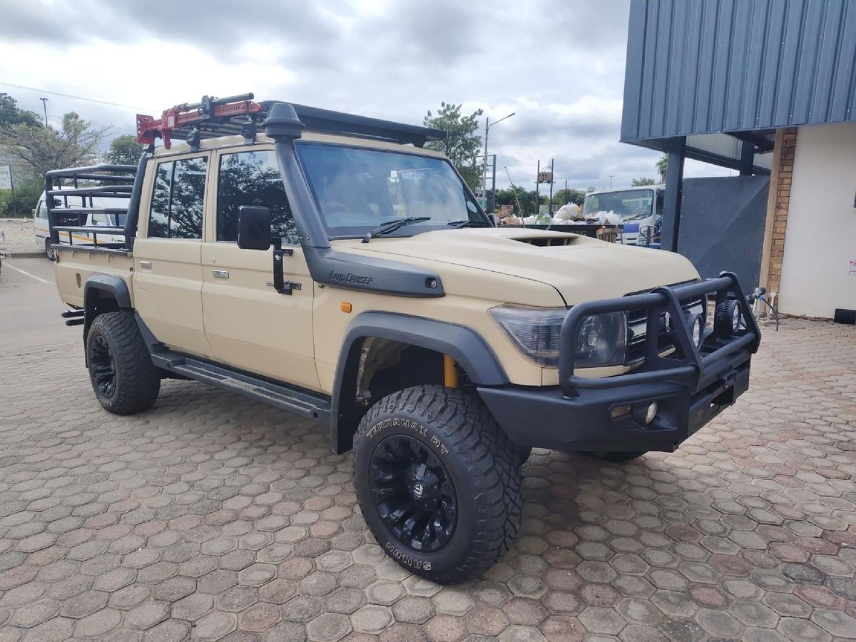 2018 Toyota Land Cruiser 79 4.5 D Double-Cab