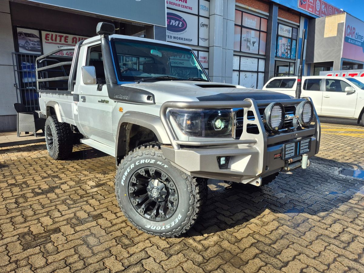 2014 Toyota Land Cruiser 79 4.5 4D LX V Single-Cab