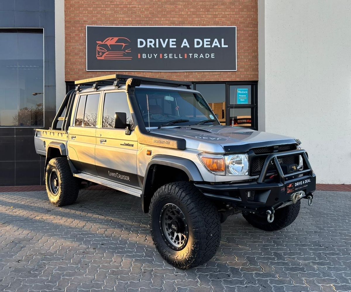 2017 Toyota Land Cruiser 79 4.0 Double-Cab