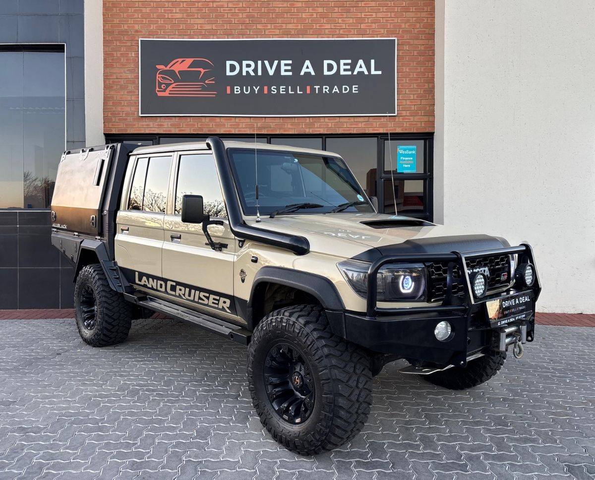 2015 Toyota Land Cruiser 79 4.5 D Double-Cab