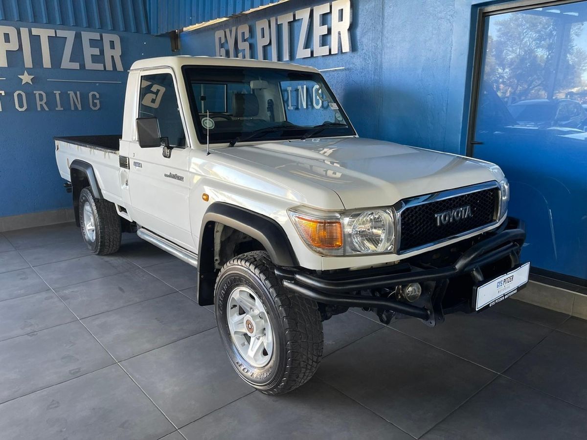 2015 Toyota Land Cruiser 79 4.0 Single-Cab