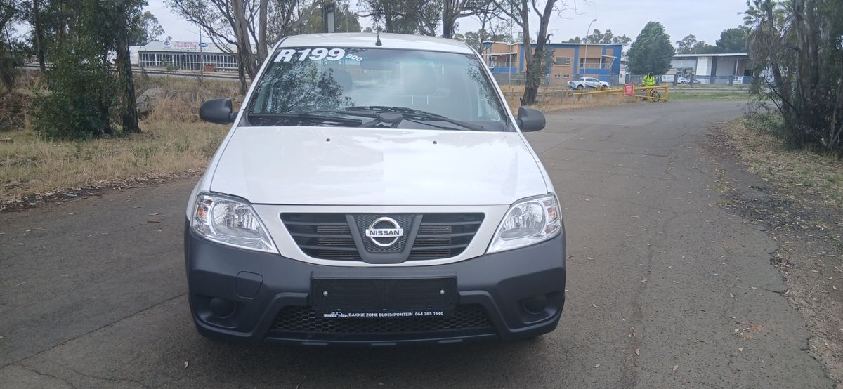 2023 Nissan NP200 1.6 A/C Safety Pack