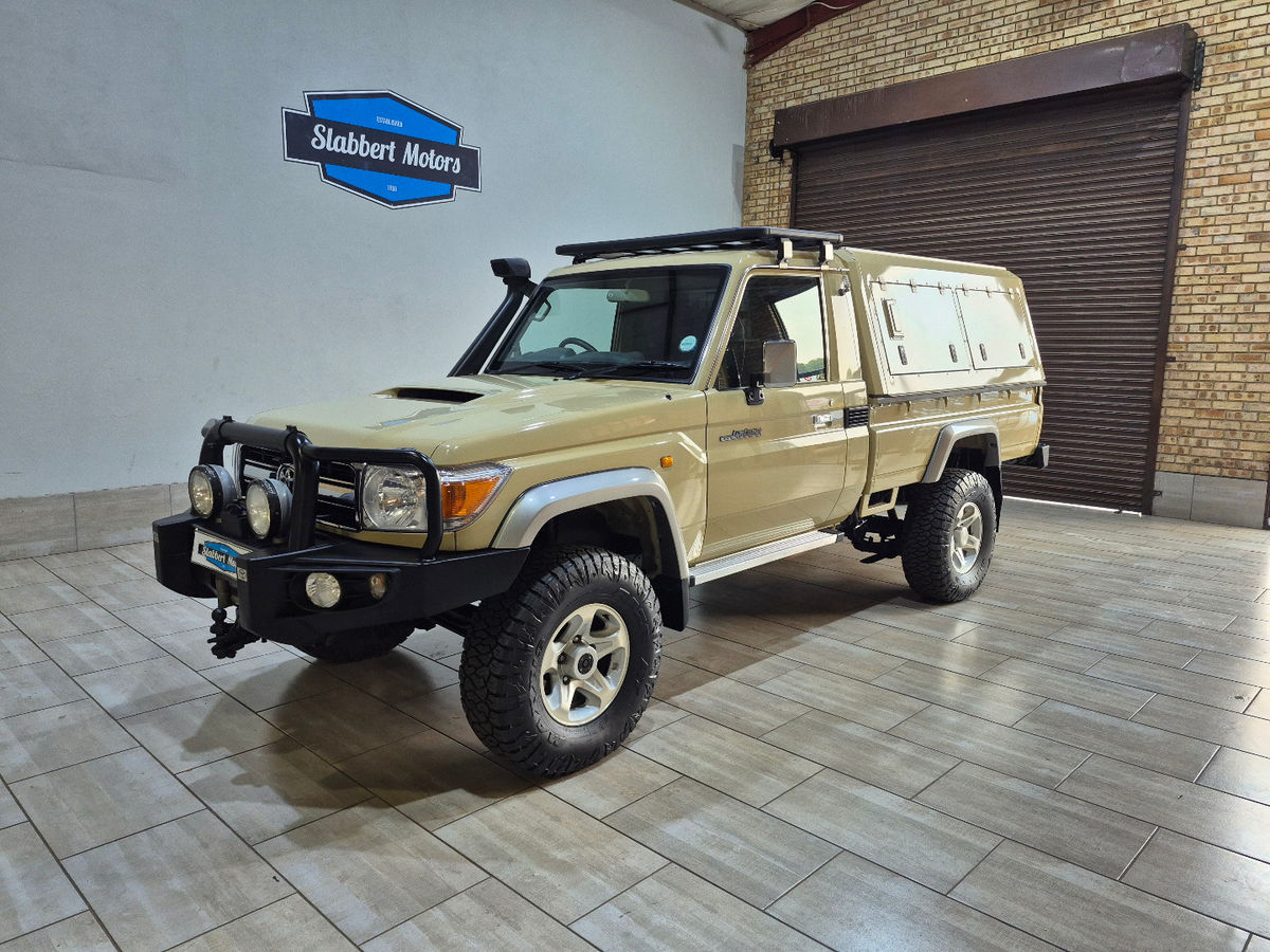 2015 Toyota Land Cruiser 79 4.5 D Single-Cab