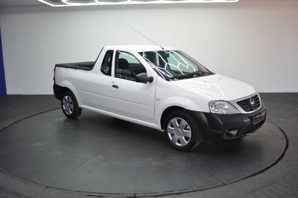 2023 Nissan NP200 1.6 A/C Safety Pack
