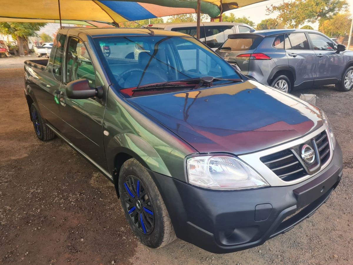 2015 Nissan NP200 One onwer full service history