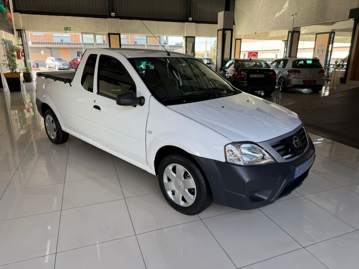 2024 Nissan NP200 1.6 A/C Safety Pack