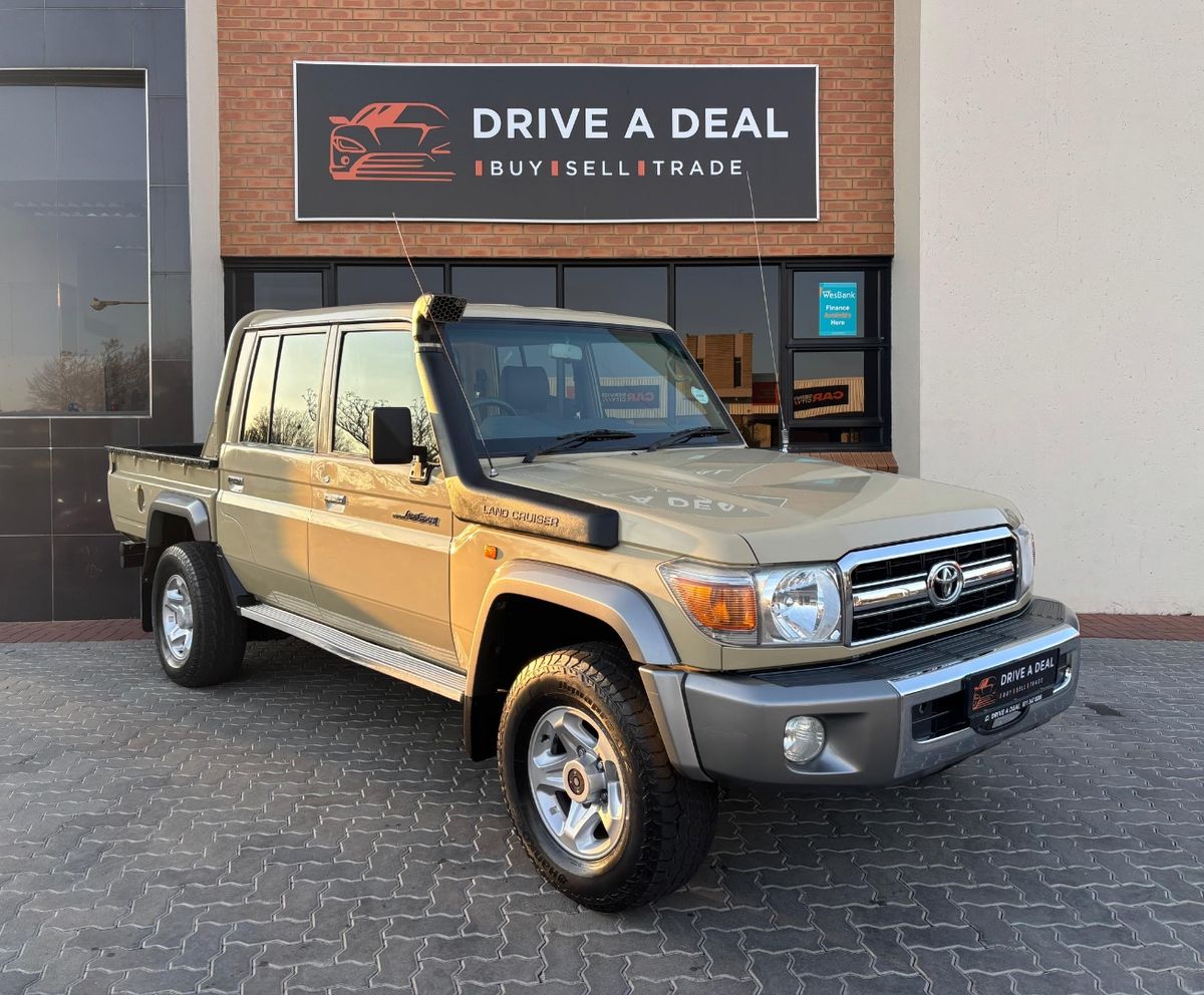 2017 Toyota Land Cruiser 79 4.0 Double-Cab