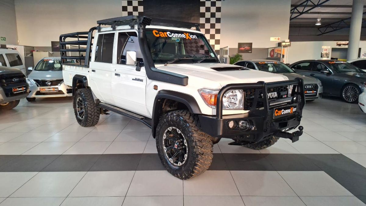 2015 Toyota Land Cruiser 79 4.5 D Double-Cab
