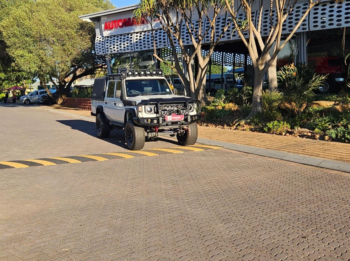 2026 Toyota Land Cruiser 79 4.5 D Double-Cab