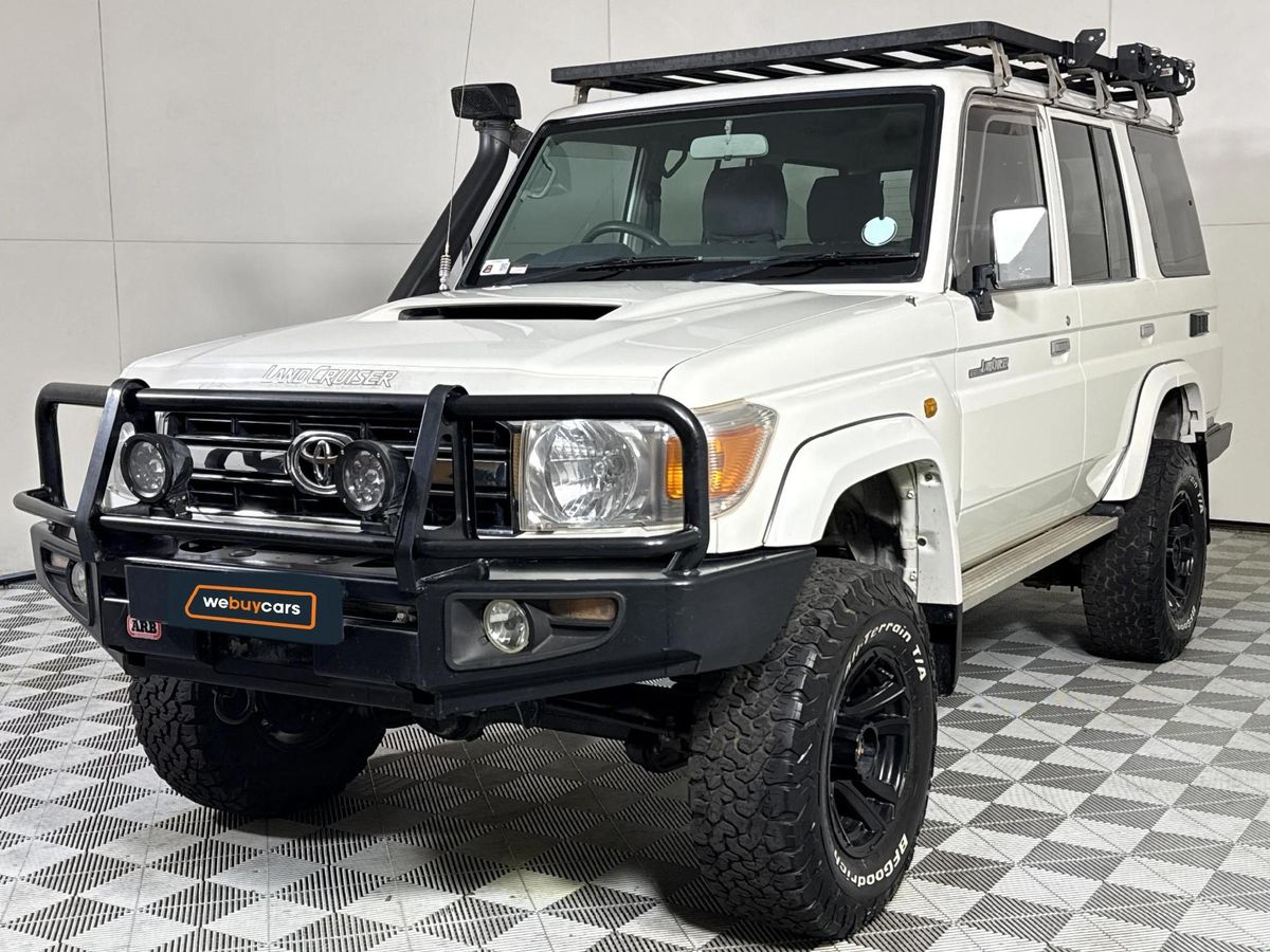 2013 Toyota Land Cruiser 76 4.5 D V8 Station Wagon