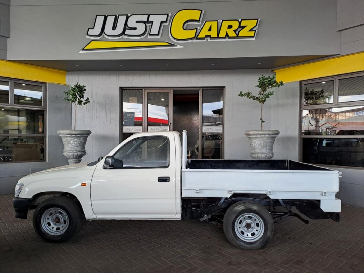 1999 Toyota Hilux 2400 D SWB Single-Cab