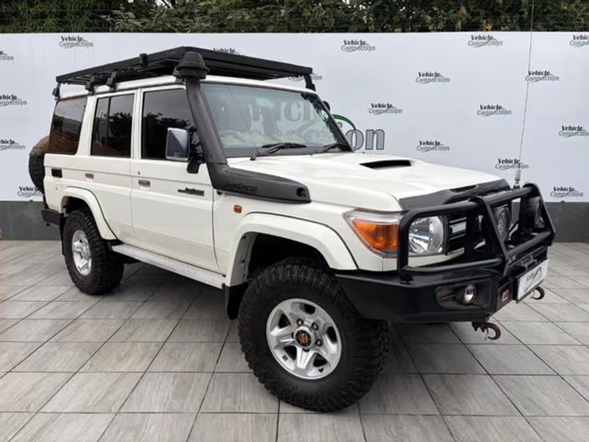 2014 Toyota Land Cruiser 76 4.5 D V8 Station Wagon