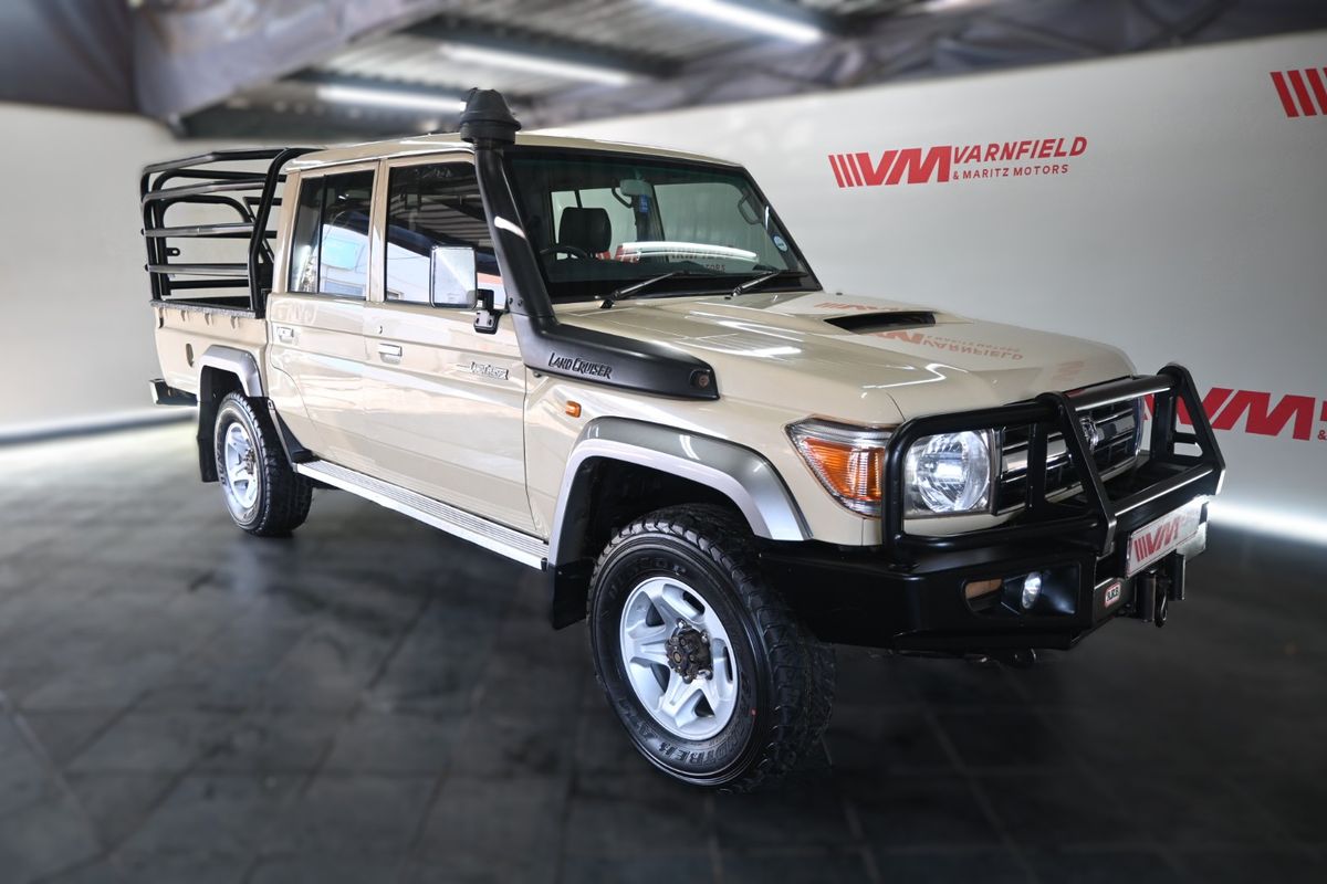 2017 Toyota Land Cruiser 79 4.5 D Double-Cab