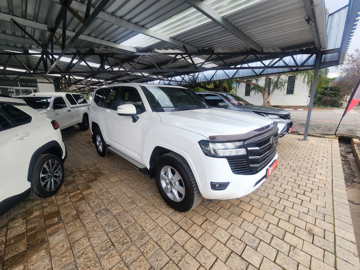 2023 Toyota Land Cruiser 300 INCLUDE 2YR/UNLIMITED KM TOYOTA PRE-OWNED WARRANTY