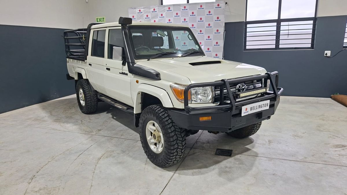 2016 Toyota Land Cruiser 79 4.5 D Double-Cab