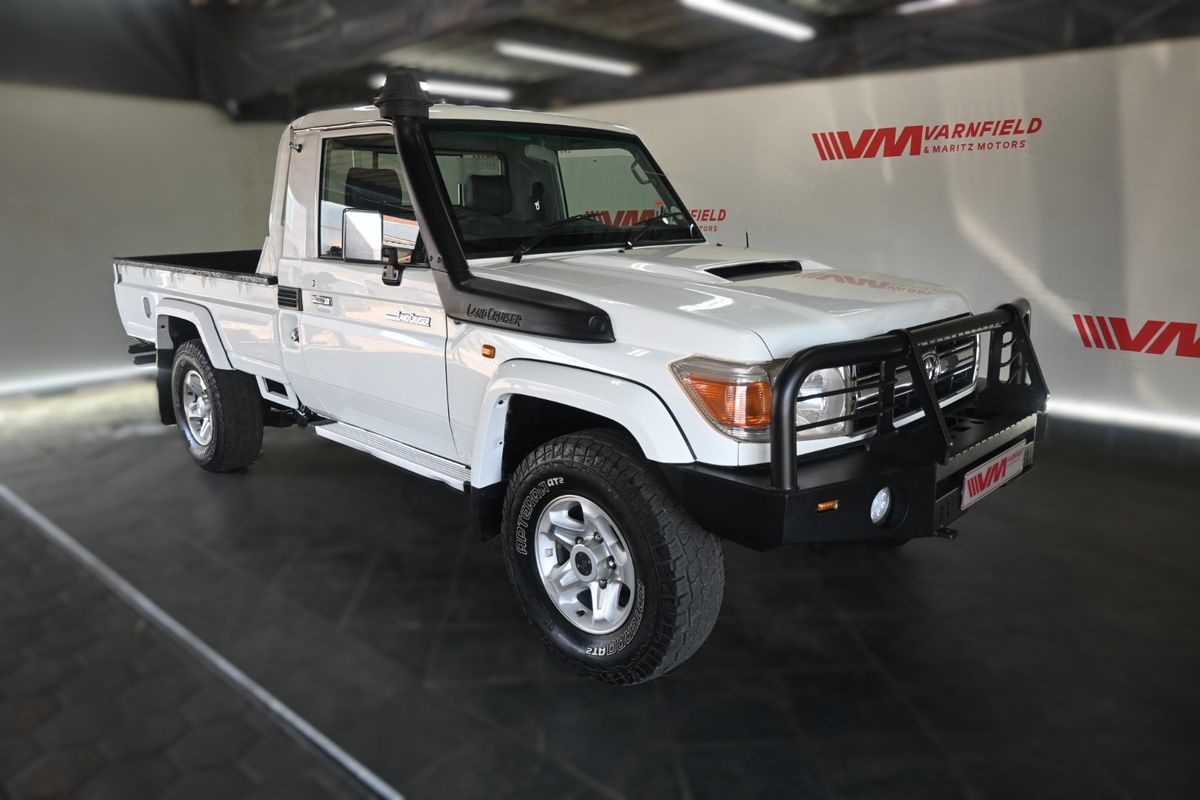 2016 Toyota Land Cruiser 79 4.5 D Single-Cab