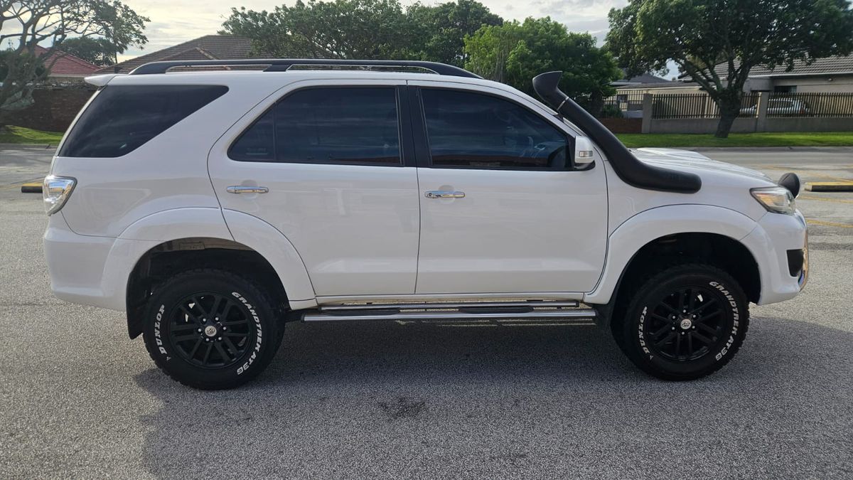 2012 Toyota Fortuner 2.5 D-4D Raised Body