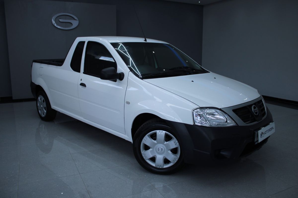 2023 Nissan NP200 1.6 A/C Safety Pack