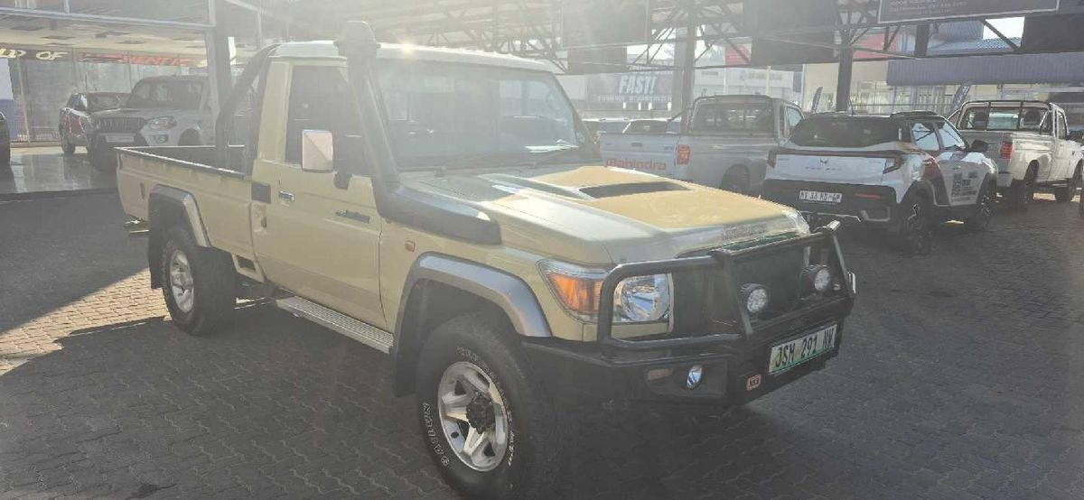 2017 Toyota Land Cruiser 79 4.5 D Single-Cab