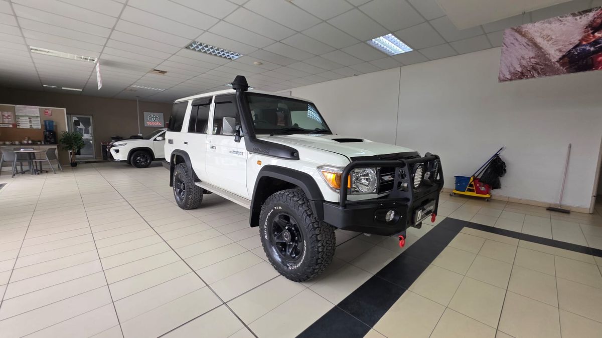 2017 Toyota Land Cruiser 76 4.5 D V8 Station Wagon