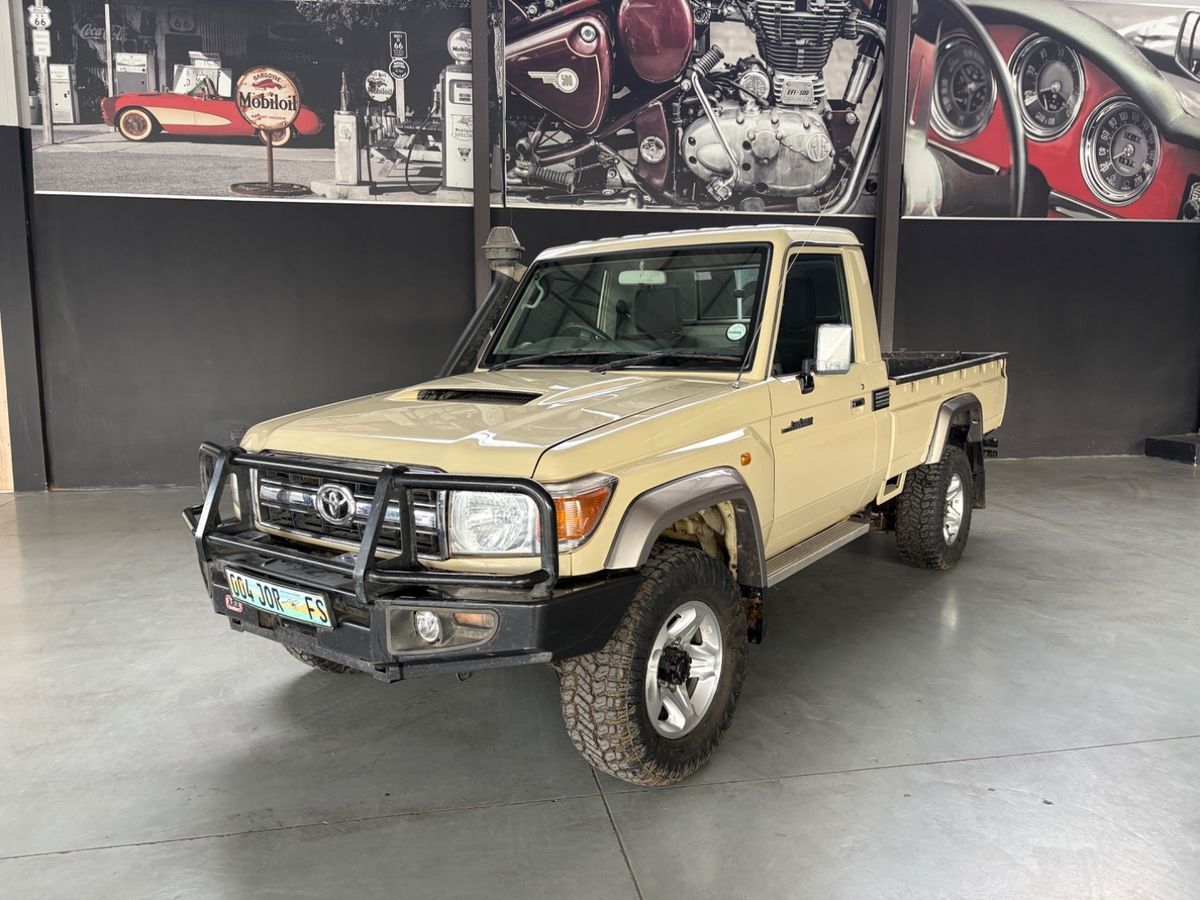 2017 Toyota Land Cruiser 79 4.5 D Single-Cab