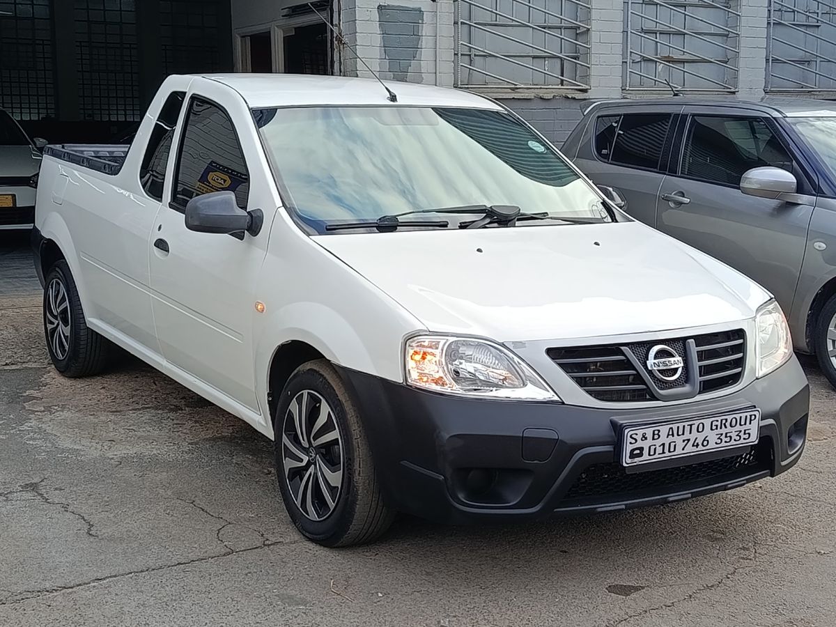 2020 Nissan NP200 1.6 A/C Safety Pack