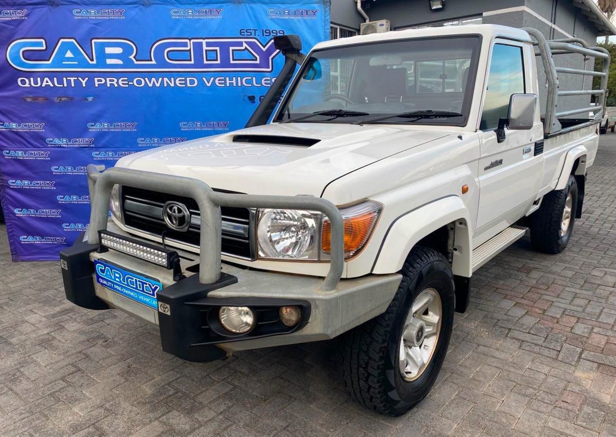 2017 Toyota Land Cruiser 79 4.5 D Single-Cab