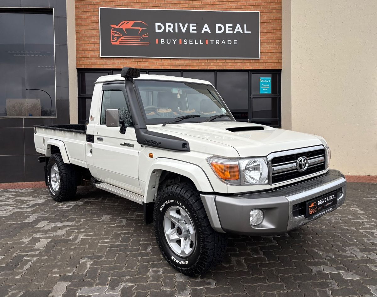 2015 Toyota Land Cruiser 79 4.5 4D LX V Single-Cab