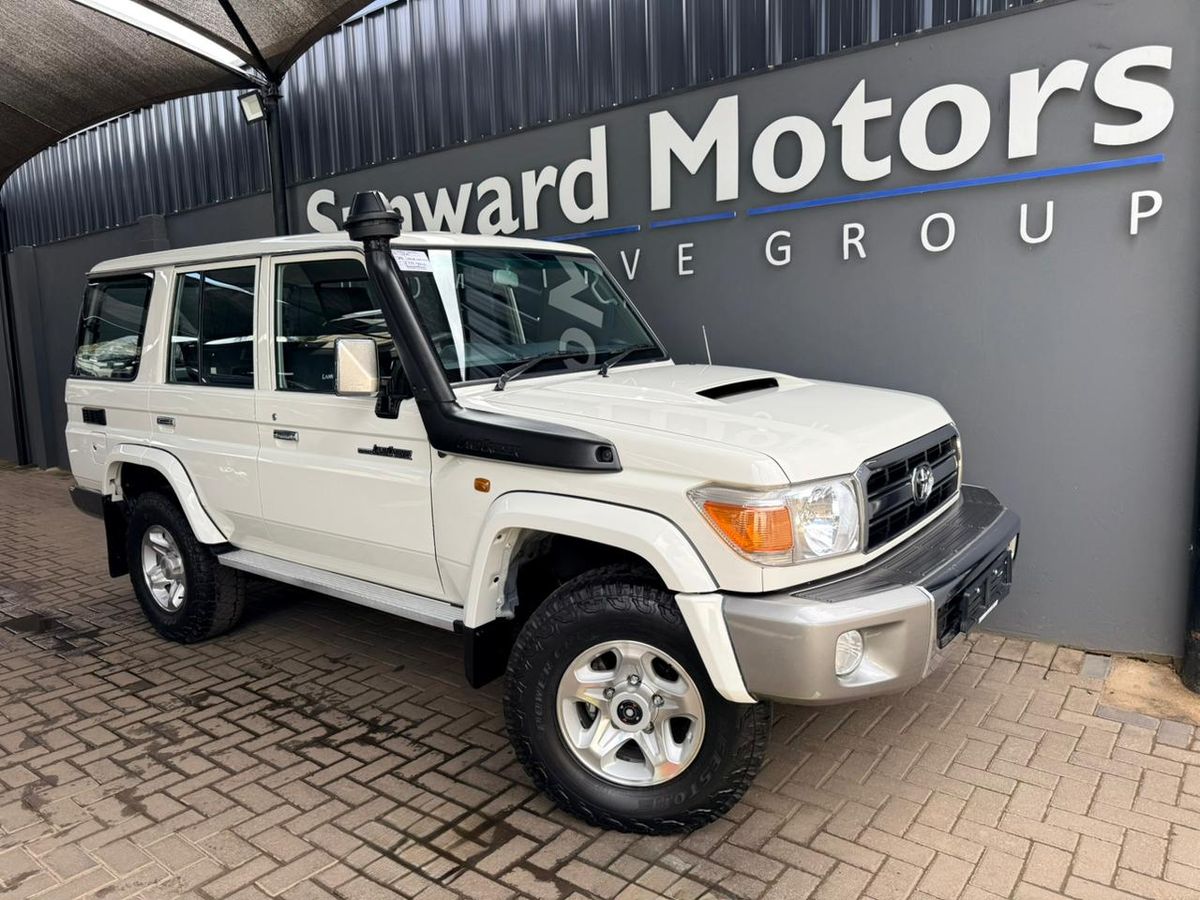 2016 Toyota Land Cruiser 76 4.5 D V8 Station Wagon