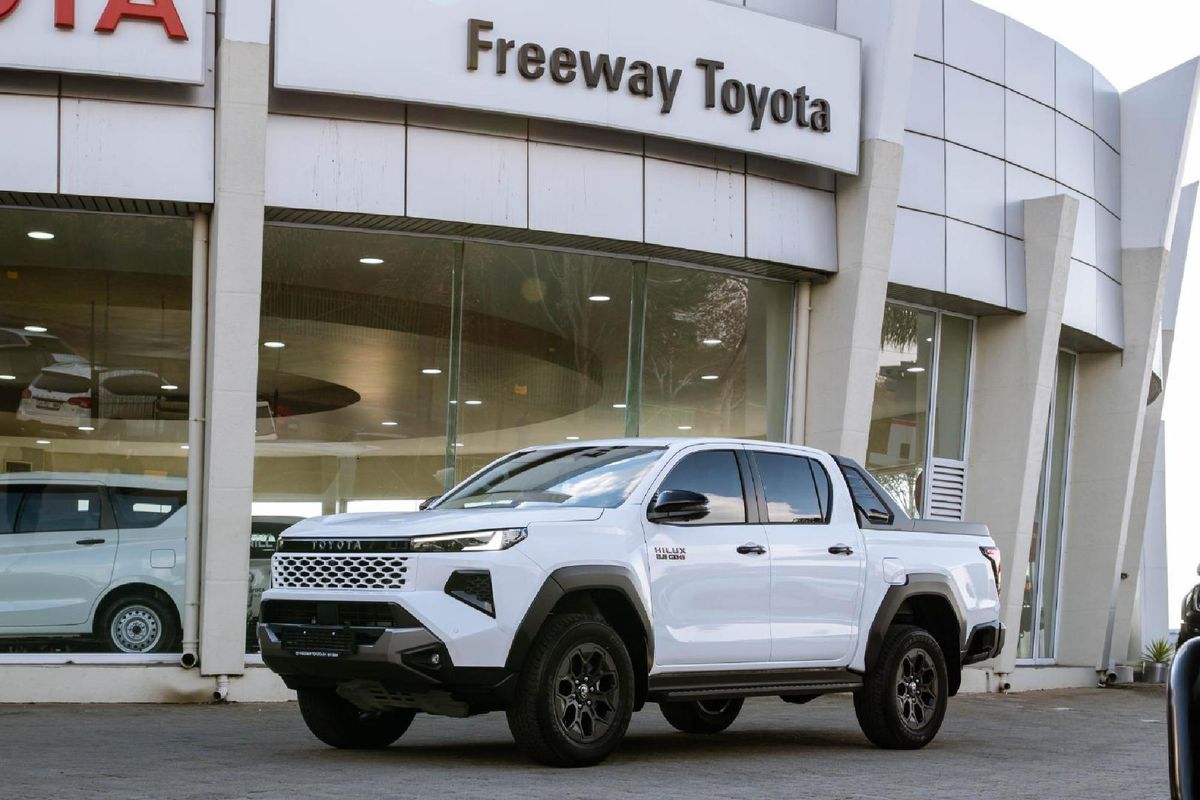 2026 Toyota Hilux 2.8 GD-6 RB Legend Auto Double-Cab (Mhev)