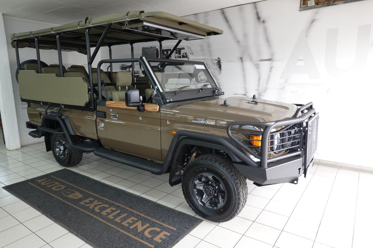 2025 Toyota Land Cruiser 79 Game Viewer