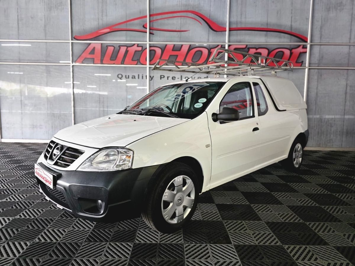 2022 Nissan NP200 1.6 A/C Safety Pack