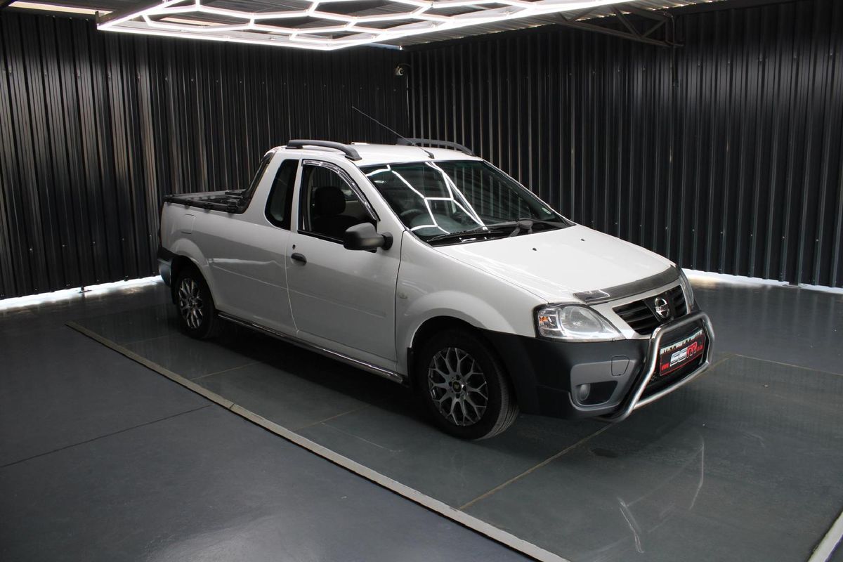 2020 Nissan NP200 1.6 A/C Safety Pack