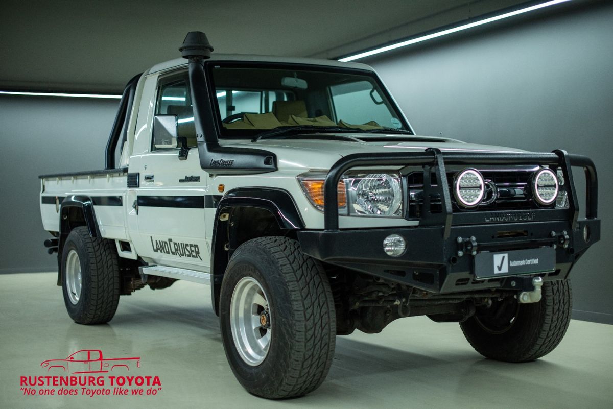 2014 Toyota Land Cruiser 79 4.5 D Single-Cab