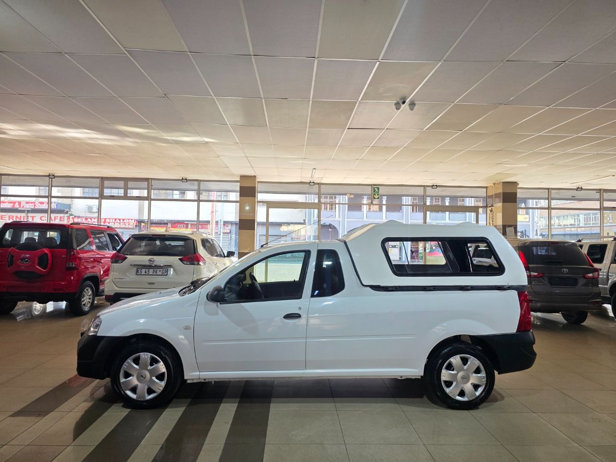 2022 Nissan NP200 1.6 A/C Safety Pack
