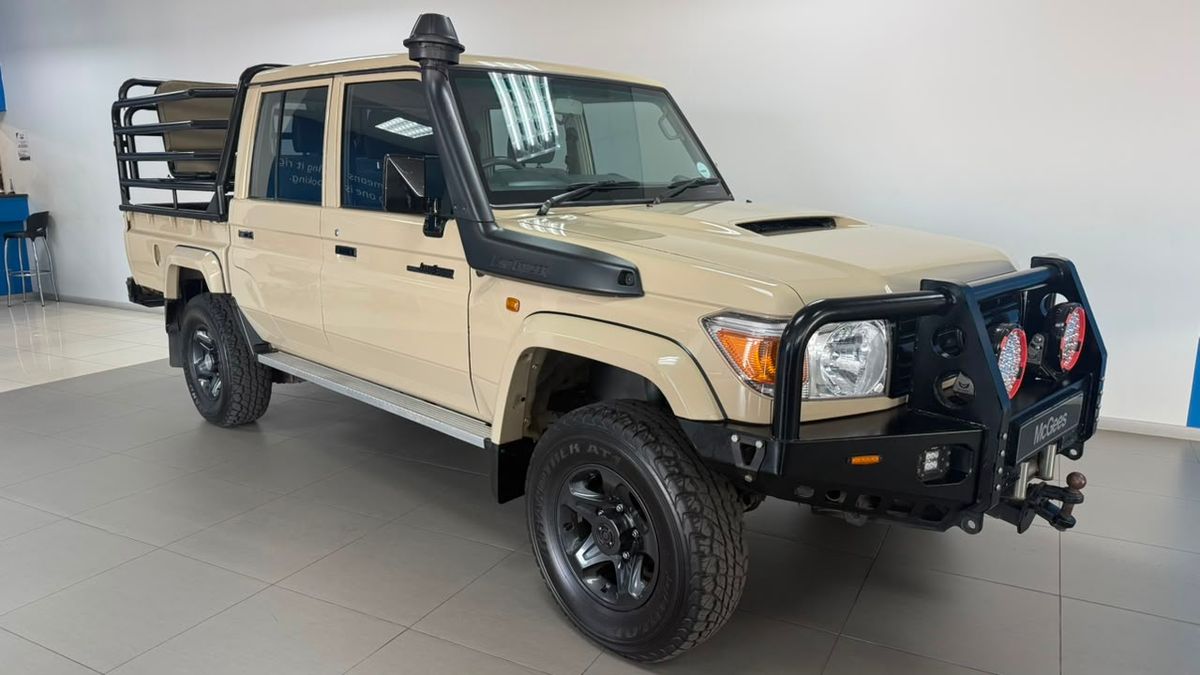 2017 Toyota Land Cruiser 79 4.5 D Double-Cab