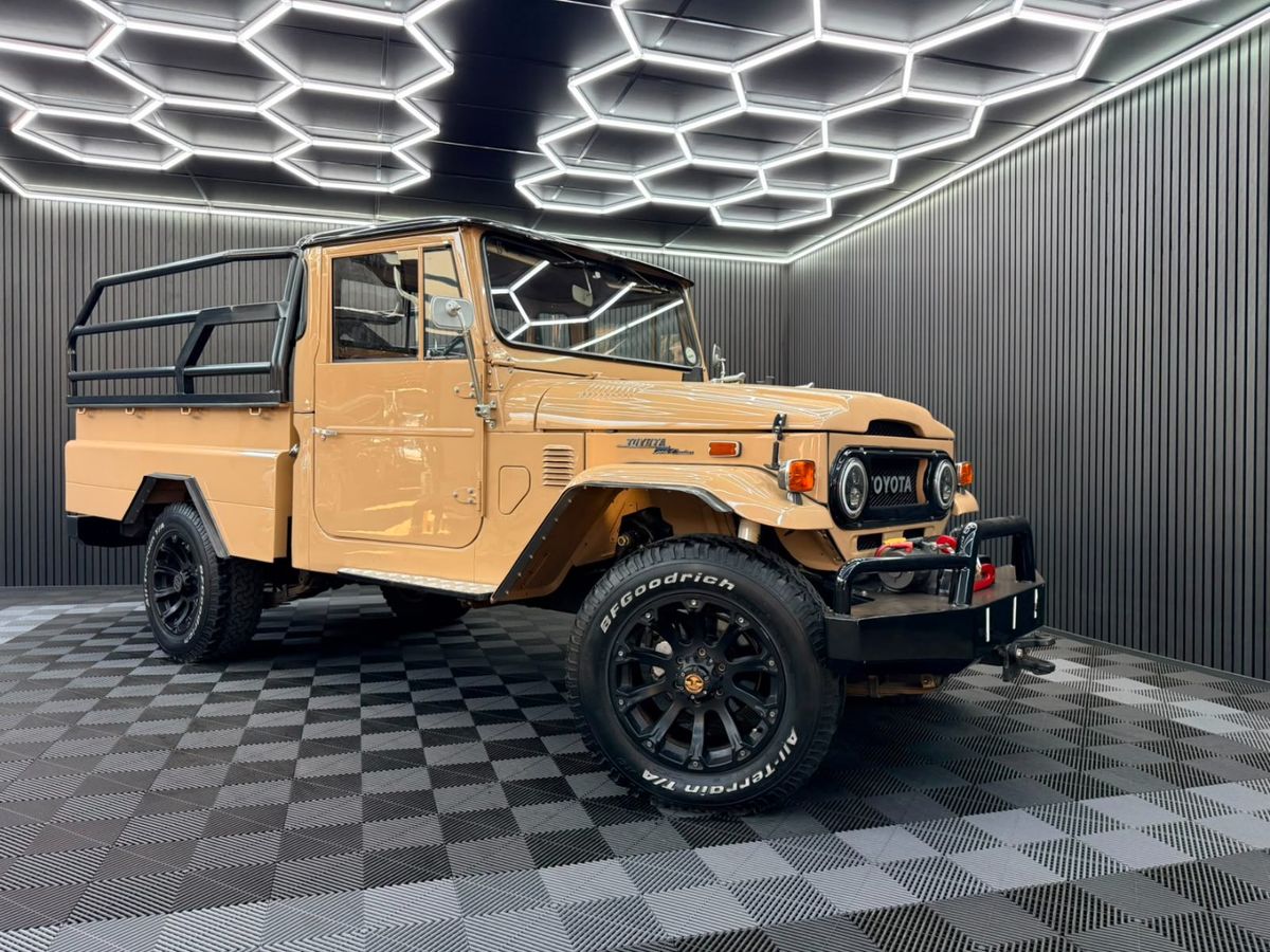 2001 Toyota Land Cruiser 70 4.5 Single-Cab 45 Series (Petrol, Manual)