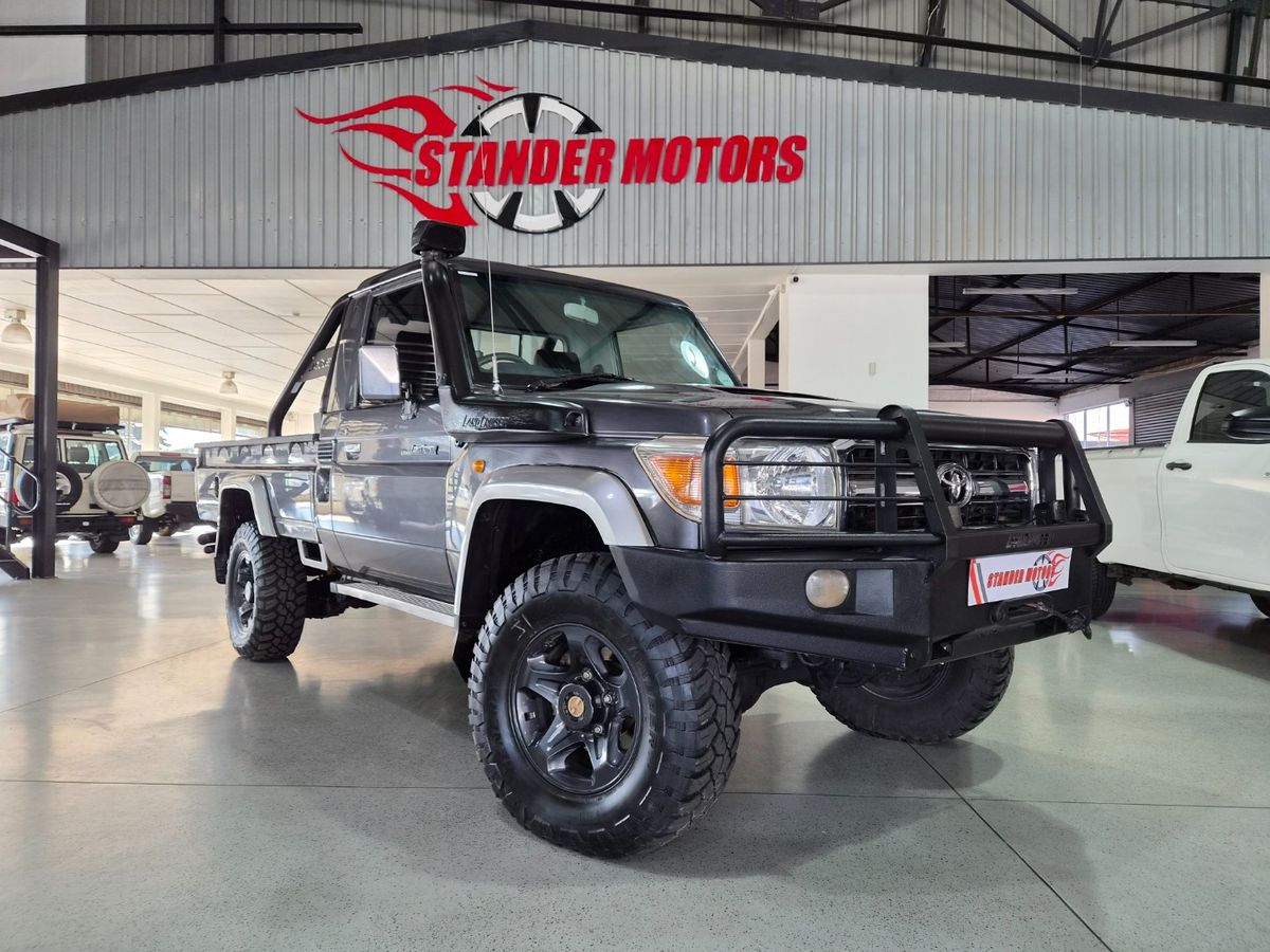 2015 Toyota Land Cruiser 79 4.5 4D LX V Single-Cab