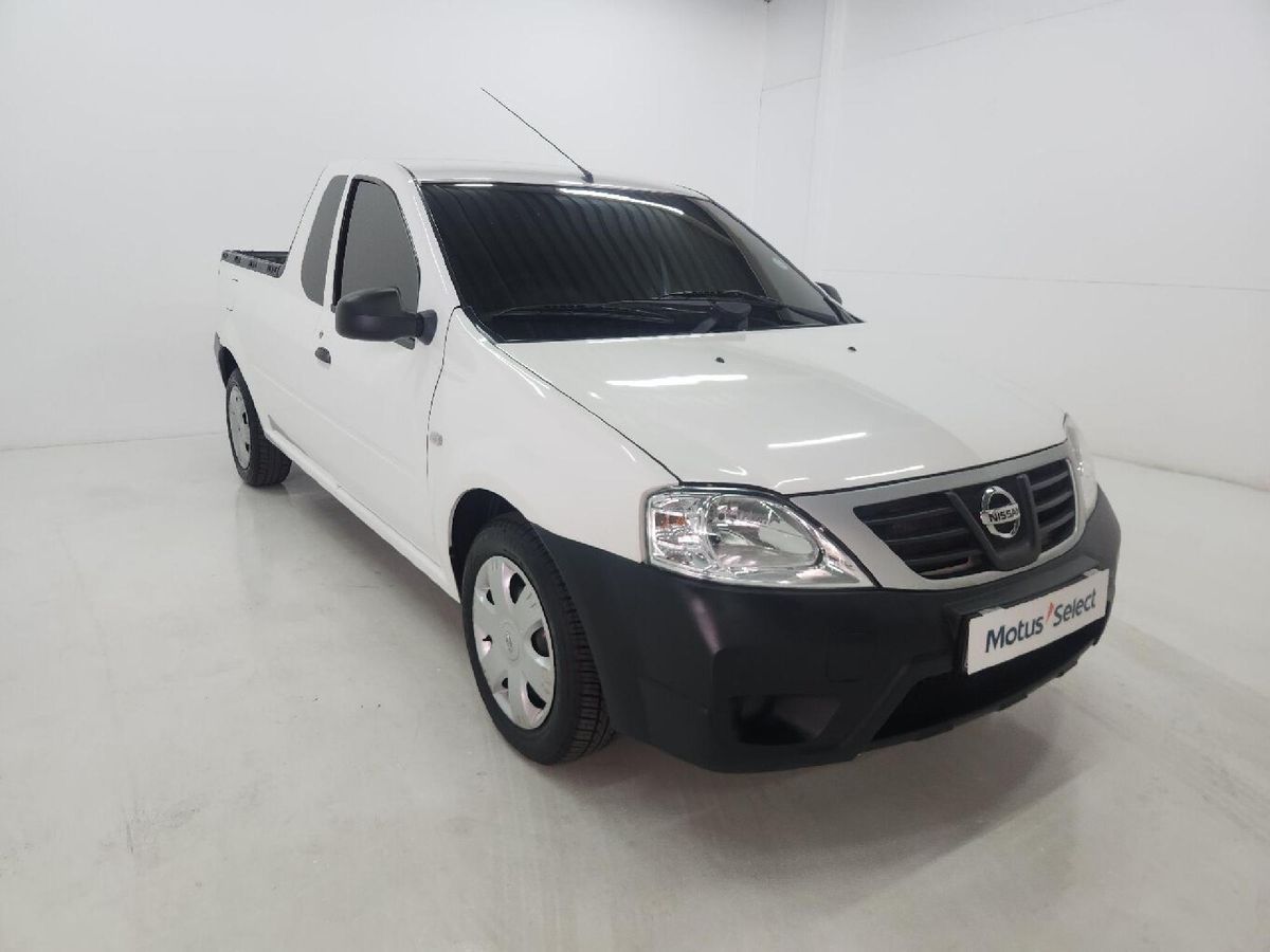2023 Nissan NP200 1.6 A/C Safety Pack