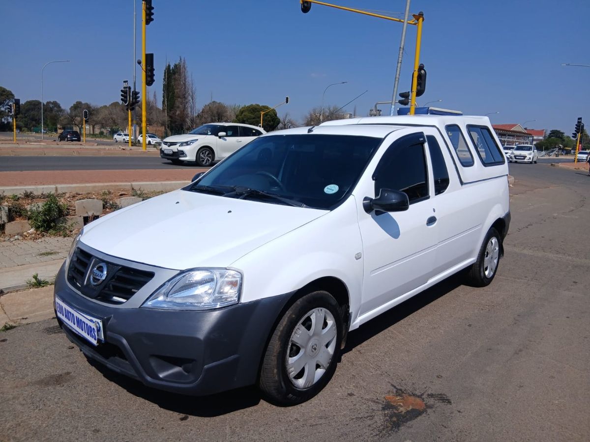 2023 Nissan NP200 1.6 A/C Safety Pack