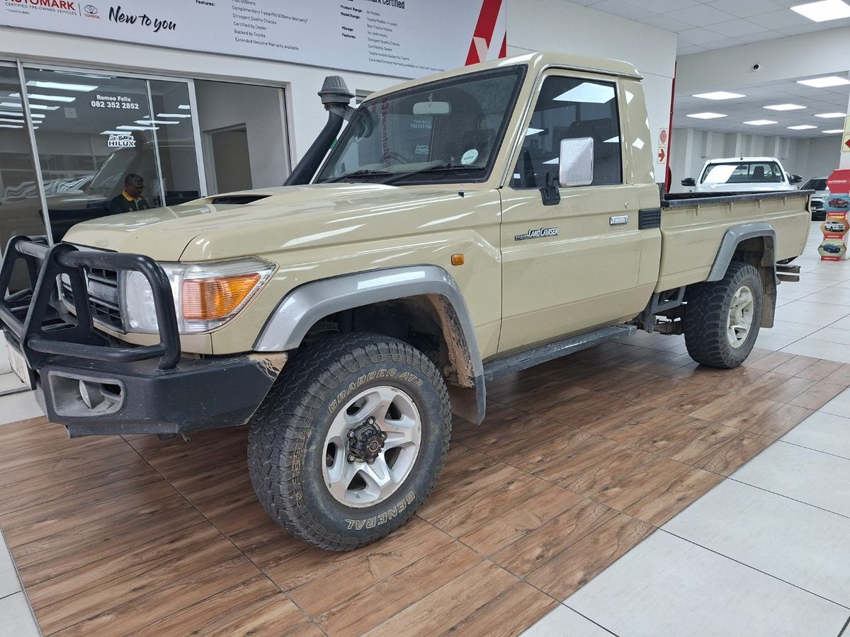 2015 Toyota Land Cruiser 79 4.5 D Single-Cab