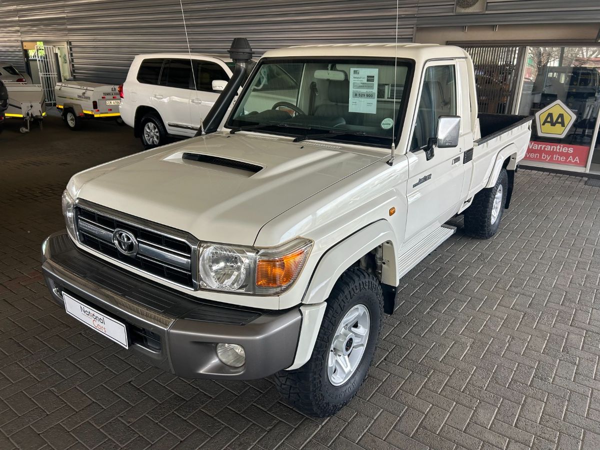 2015 Toyota Land Cruiser 79 4.5 D Single-Cab