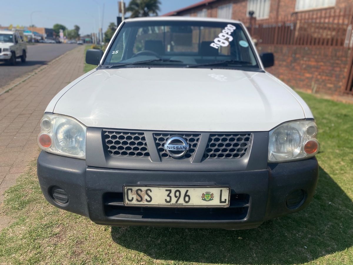 2013 Nissan NP300 2.0i LWB Single-Cab